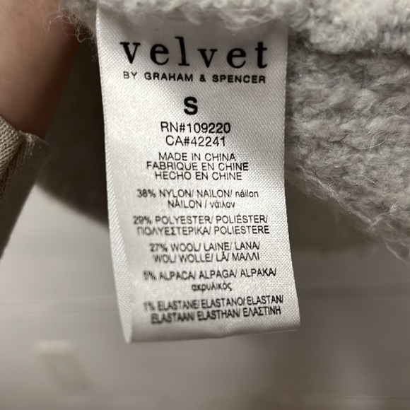 Velvet by Graham and Spencer sweater - Picture 4 of 4